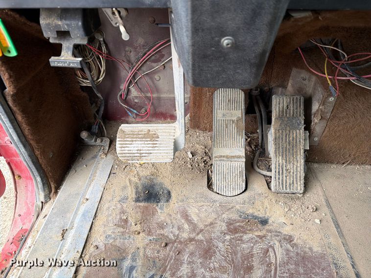 image for item FM6541 1993 International 9400 semi truck