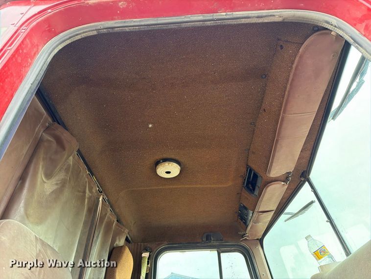 image for item FM6541 1993 International 9400 semi truck