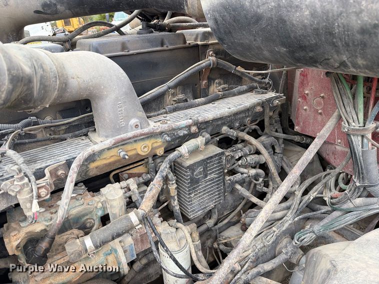 image for item FM6541 1993 International 9400 semi truck
