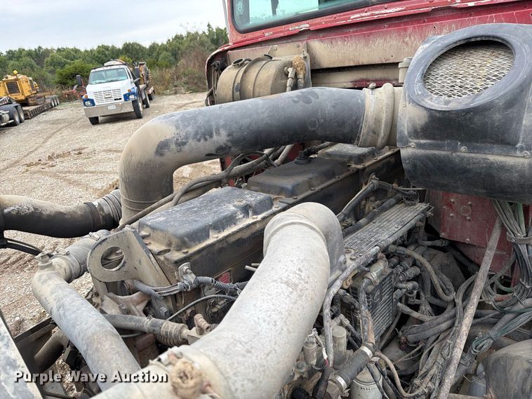 image for item FM6541 1993 International 9400 semi truck