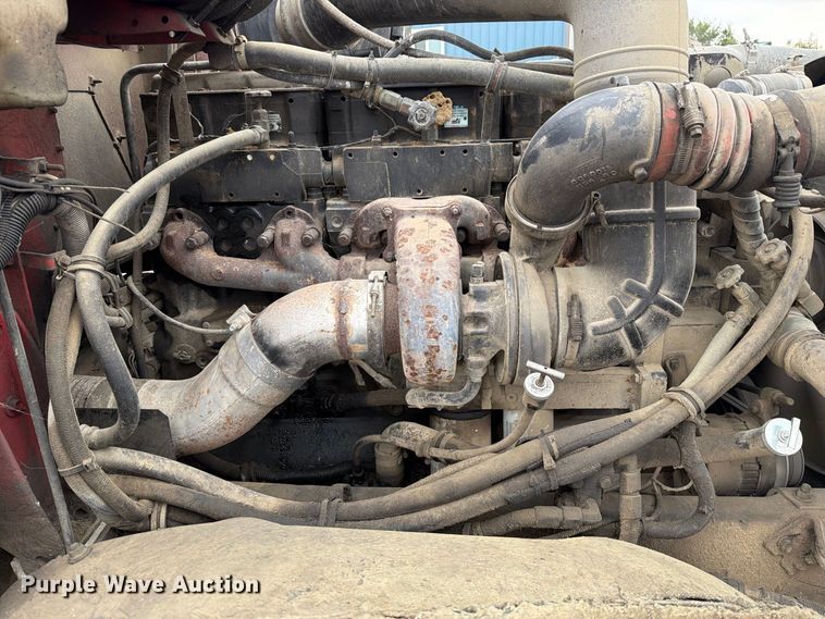 image for item FM6541 1993 International 9400 semi truck