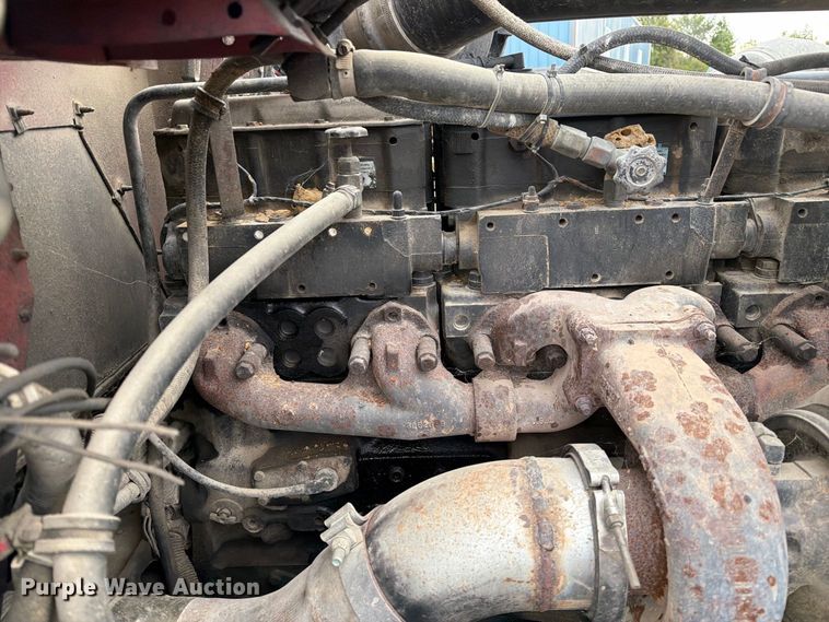 image for item FM6541 1993 International 9400 semi truck