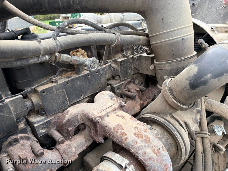 image for item FM6541 1993 International 9400 semi truck