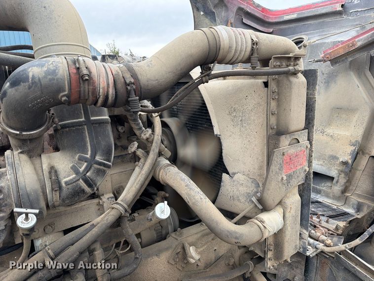 image for item FM6541 1993 International 9400 semi truck