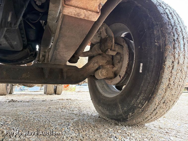image for item FM6541 1993 International 9400 semi truck