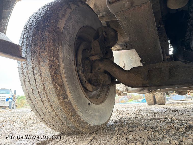 image for item FM6541 1993 International 9400 semi truck