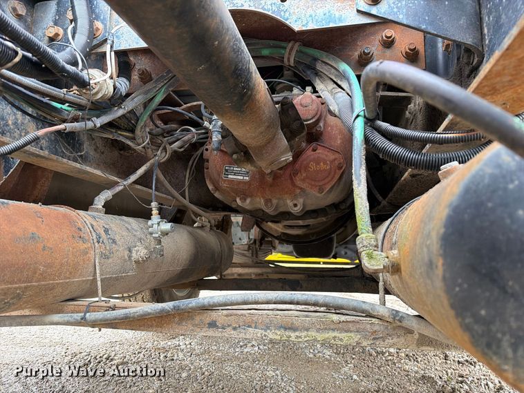 image for item FM6541 1993 International 9400 semi truck