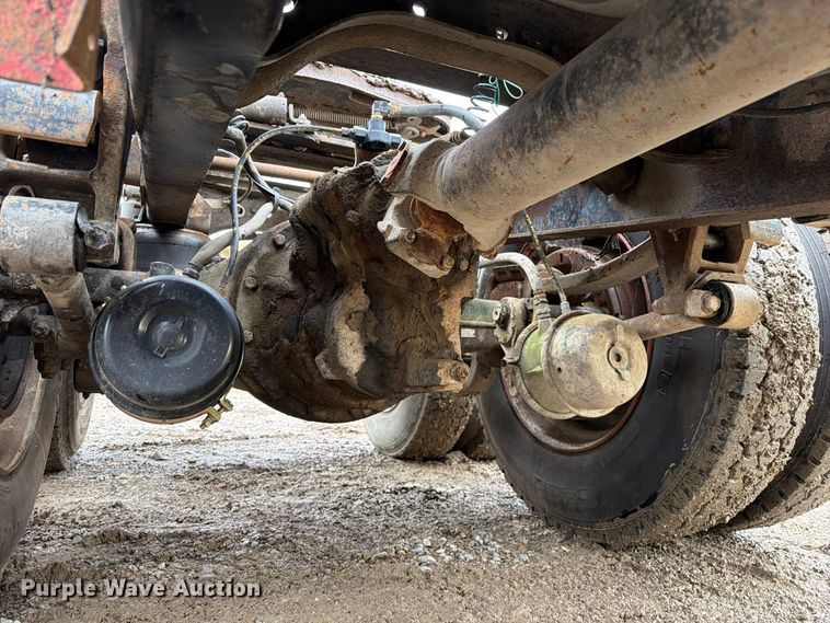 image for item FM6541 1993 International 9400 semi truck