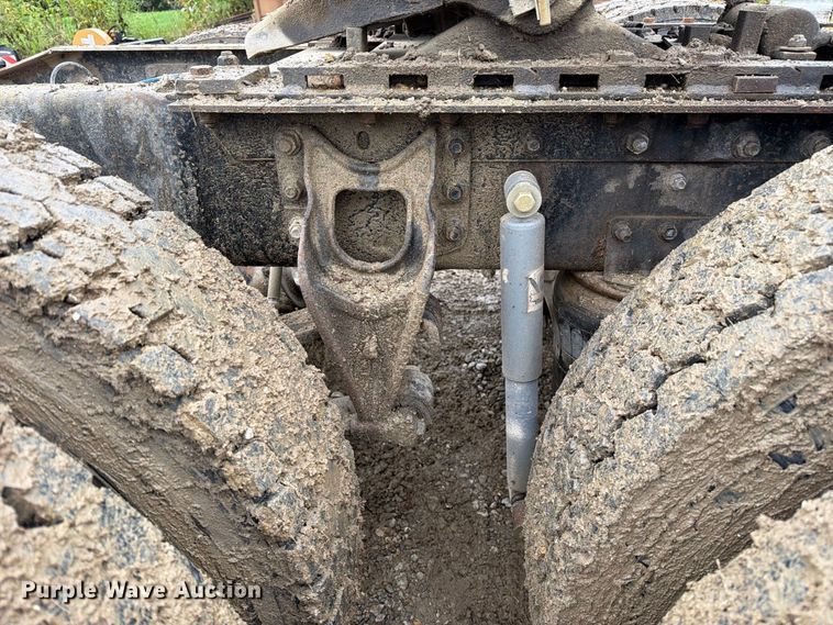 image for item FM6541 1993 International 9400 semi truck