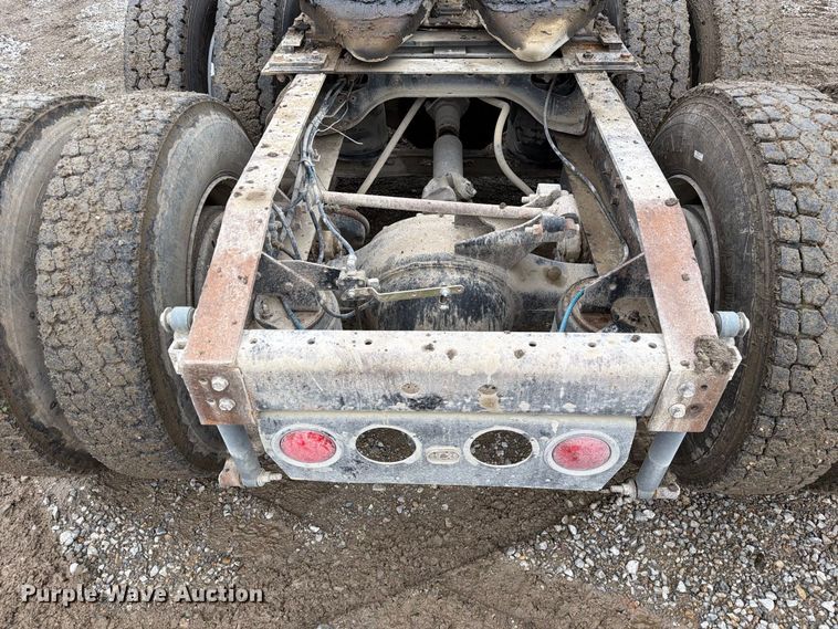 image for item FM6541 1993 International 9400 semi truck