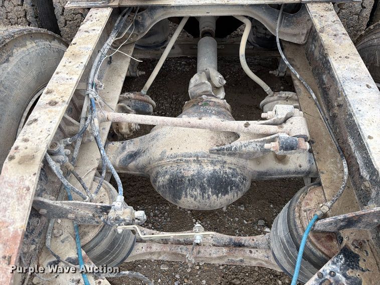 image for item FM6541 1993 International 9400 semi truck