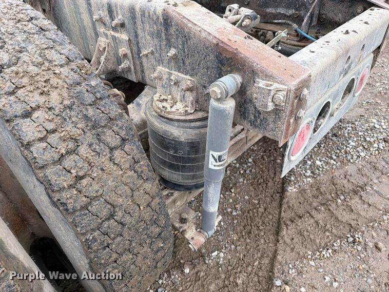 image for item FM6541 1993 International 9400 semi truck