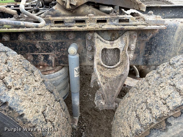 image for item FM6541 1993 International 9400 semi truck