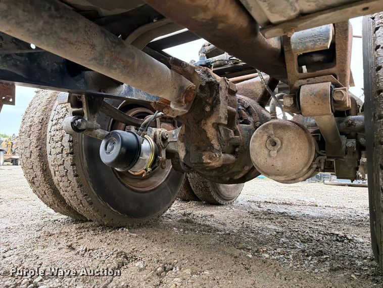 image for item FM6541 1993 International 9400 semi truck