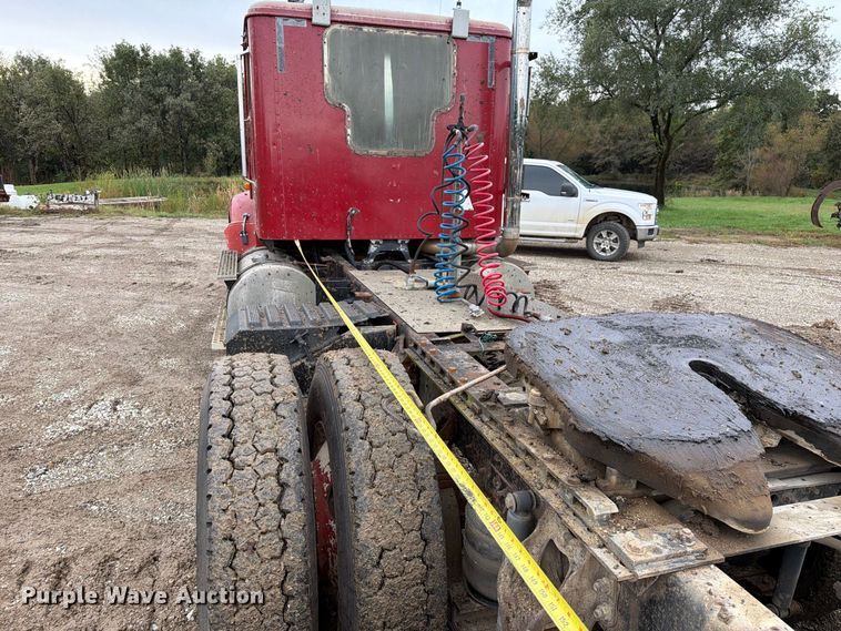 image for item FM6541 1993 International 9400 semi truck