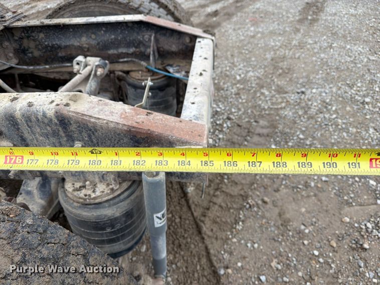 image for item FM6541 1993 International 9400 semi truck