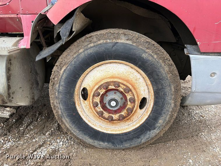 image for item FM6541 1993 International 9400 semi truck