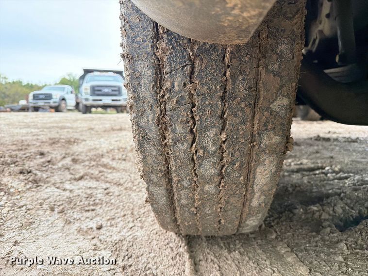 image for item FM6541 1993 International 9400 semi truck