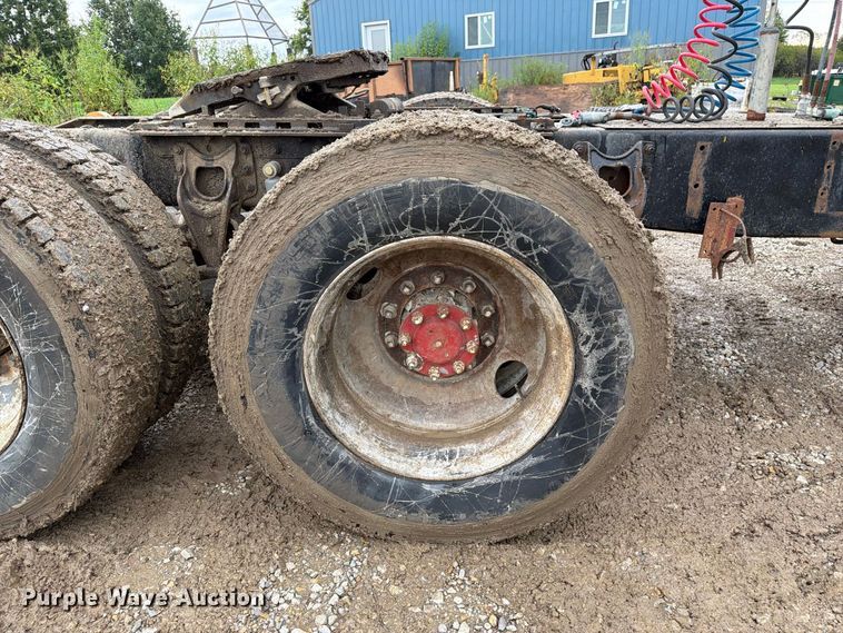 image for item FM6541 1993 International 9400 semi truck