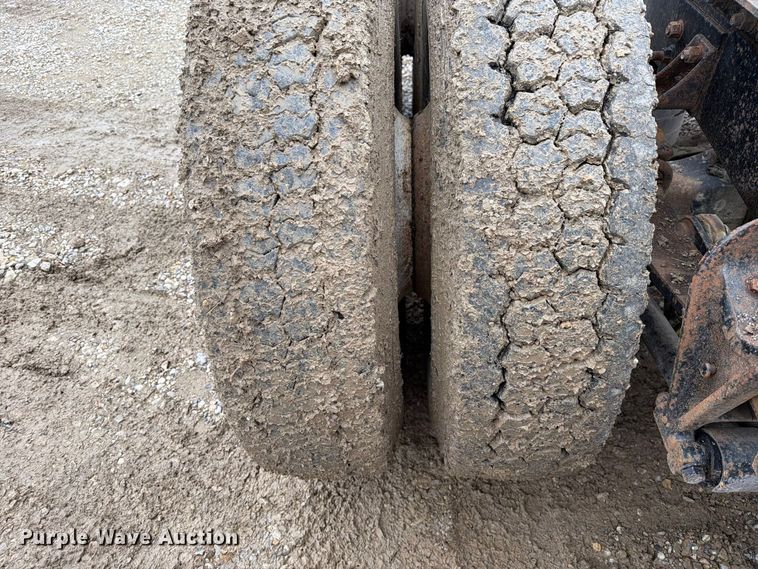image for item FM6541 1993 International 9400 semi truck