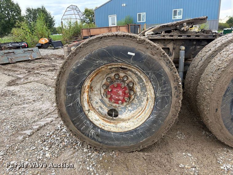image for item FM6541 1993 International 9400 semi truck