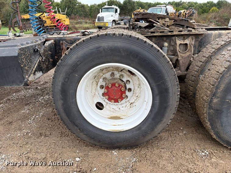 image for item FM6541 1993 International 9400 semi truck