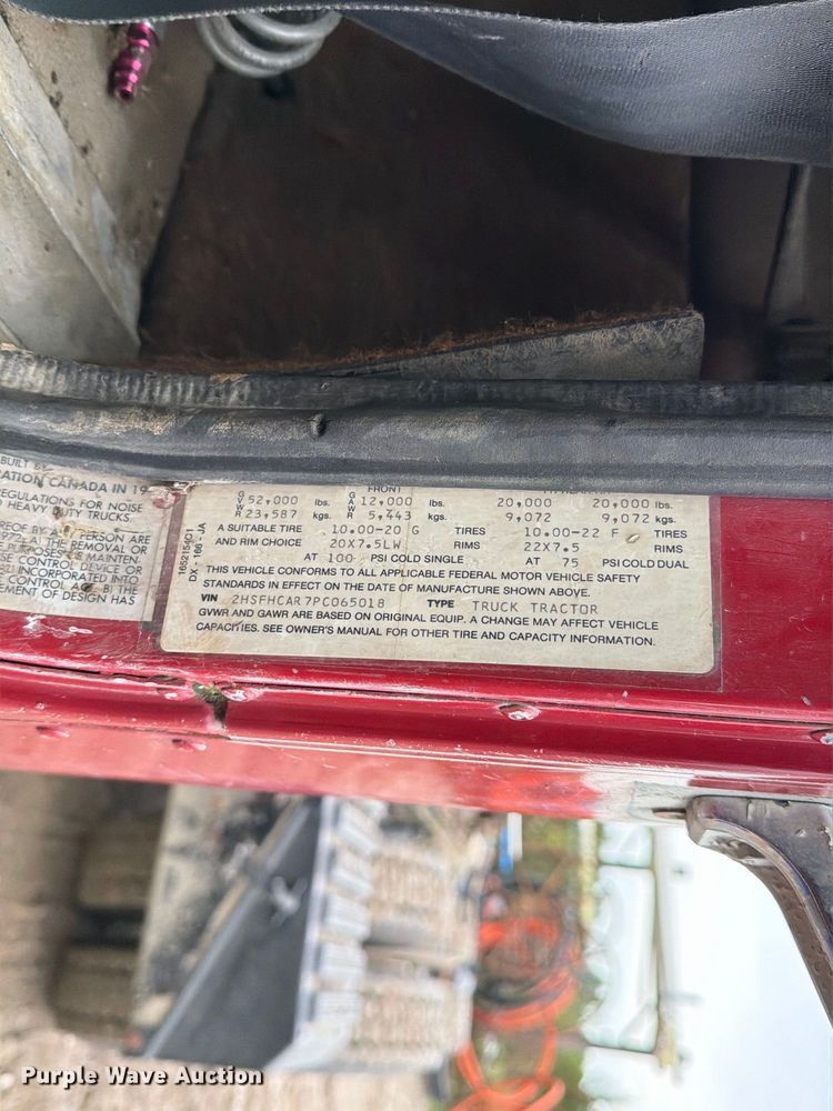 image for item FM6541 1993 International 9400 semi truck