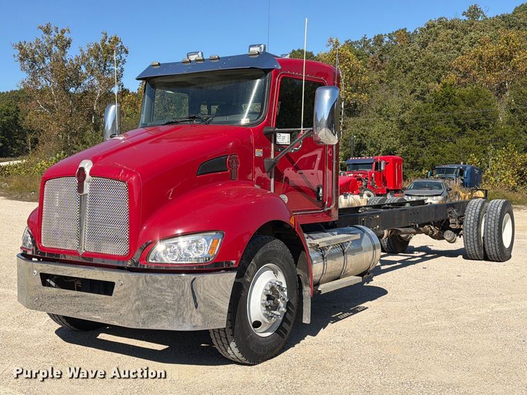 2013 KENWORTH T370 TRUCK CAB AND CHASSIS