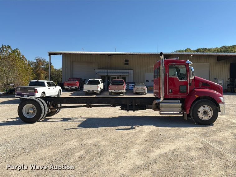 image for item FM6581 2013 Kenworth T370 truck cab and chassis