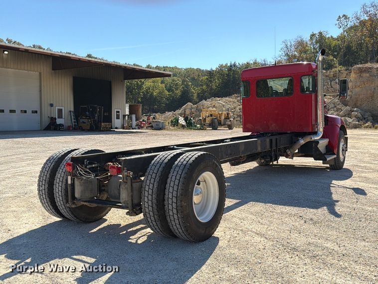 image for item FM6581 2013 Kenworth T370 truck cab and chassis