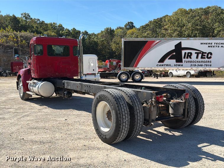 image for item FM6581 2013 Kenworth T370 truck cab and chassis