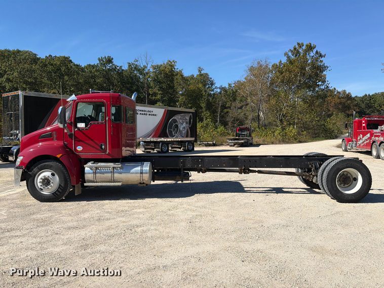 image for item FM6581 2013 Kenworth T370 truck cab and chassis