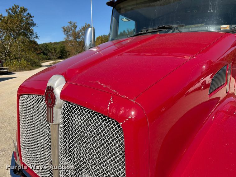 image for item FM6581 2013 Kenworth T370 truck cab and chassis