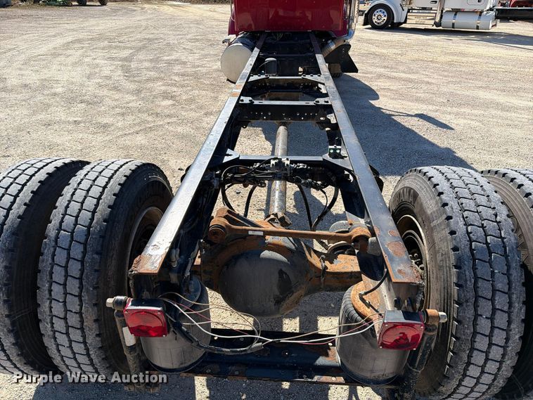 image for item FM6581 2013 Kenworth T370 truck cab and chassis