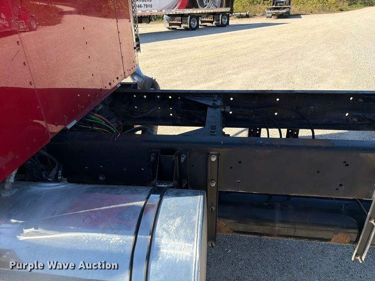 image for item FM6581 2013 Kenworth T370 truck cab and chassis