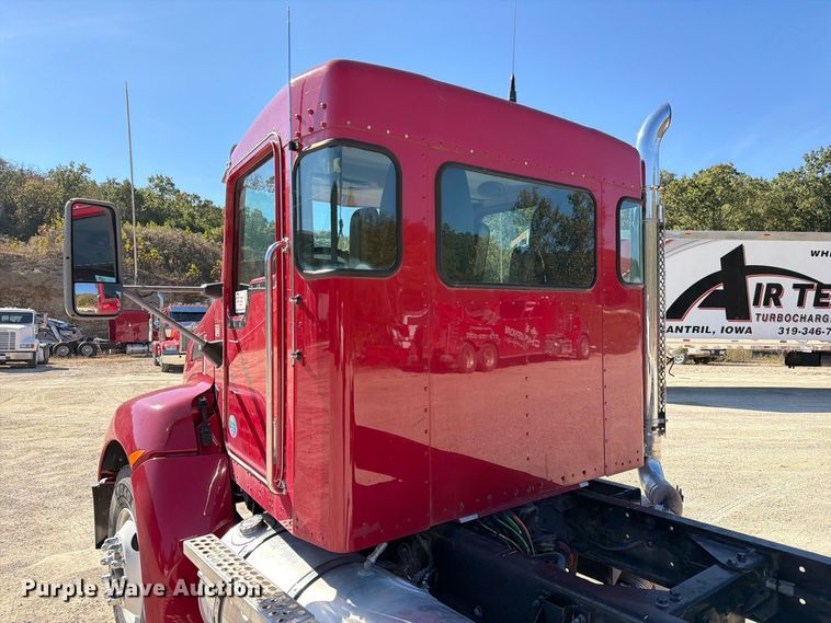 image for item FM6581 2013 Kenworth T370 truck cab and chassis