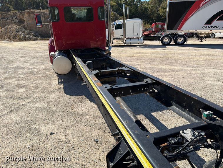 image for item FM6581 2013 Kenworth T370 truck cab and chassis