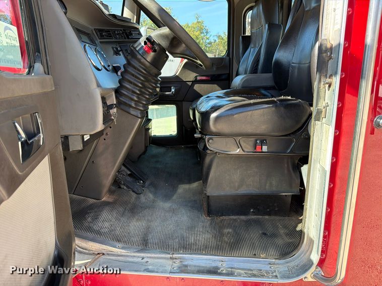 image for item FM6581 2013 Kenworth T370 truck cab and chassis