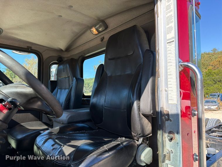 image for item FM6581 2013 Kenworth T370 truck cab and chassis