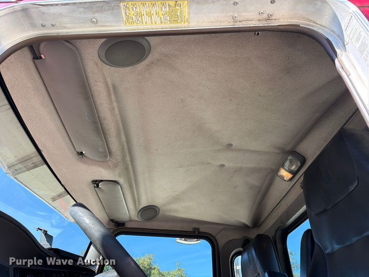 image for item FM6581 2013 Kenworth T370 truck cab and chassis