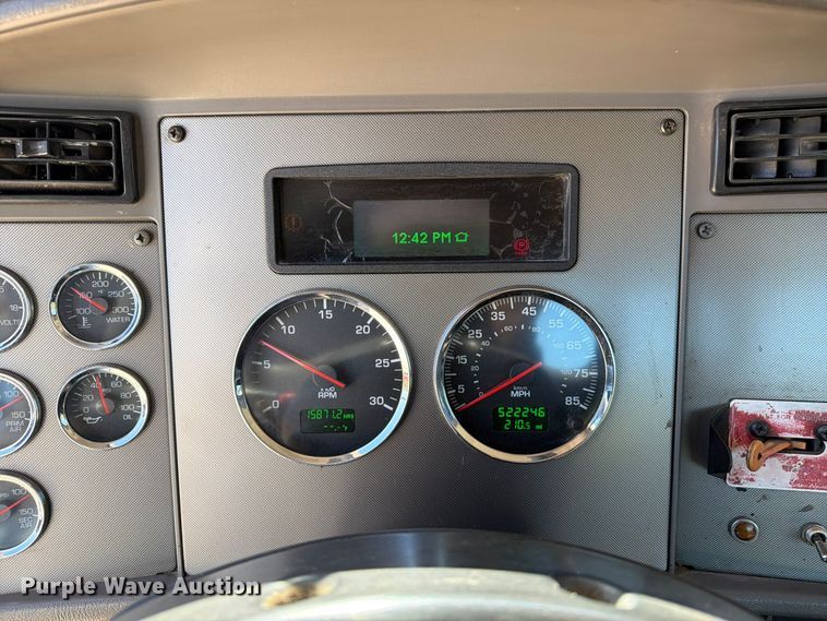 image for item FM6581 2013 Kenworth T370 truck cab and chassis
