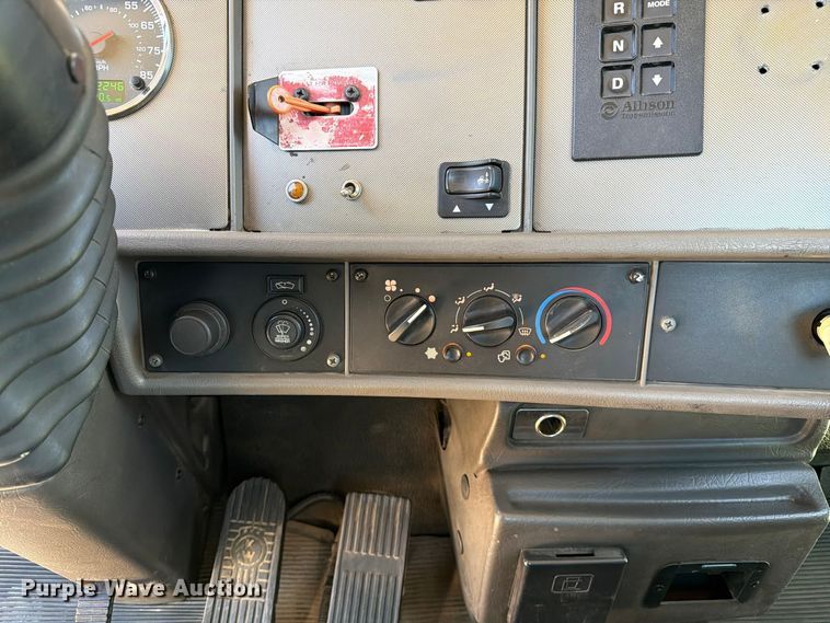 image for item FM6581 2013 Kenworth T370 truck cab and chassis