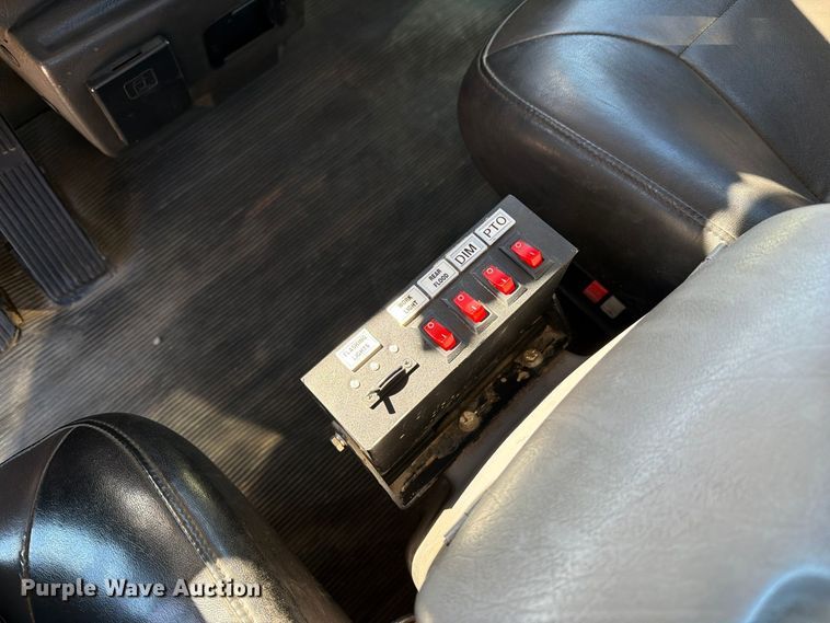 image for item FM6581 2013 Kenworth T370 truck cab and chassis