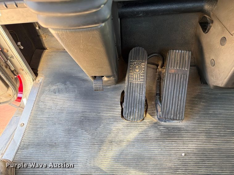 image for item FM6581 2013 Kenworth T370 truck cab and chassis