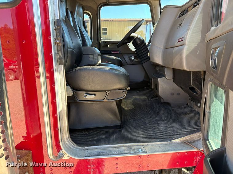image for item FM6581 2013 Kenworth T370 truck cab and chassis