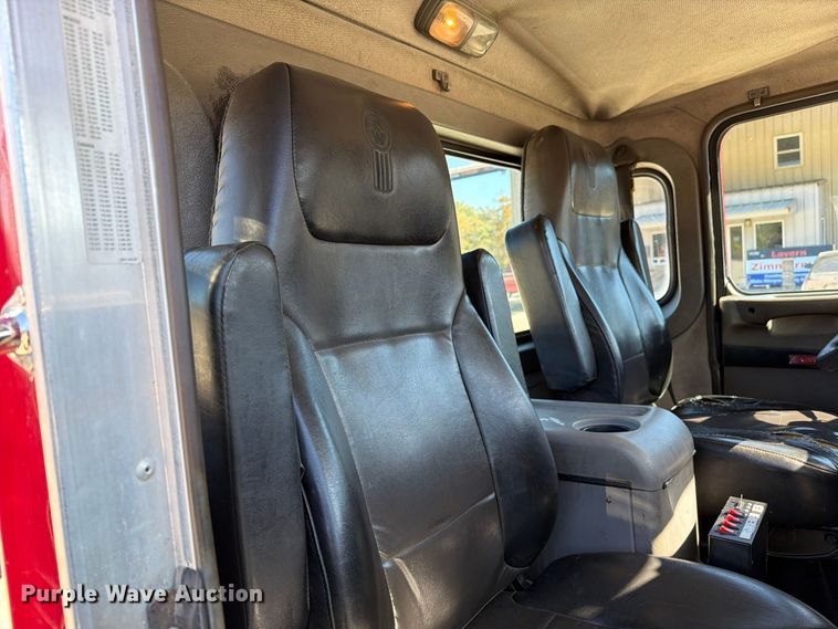 image for item FM6581 2013 Kenworth T370 truck cab and chassis
