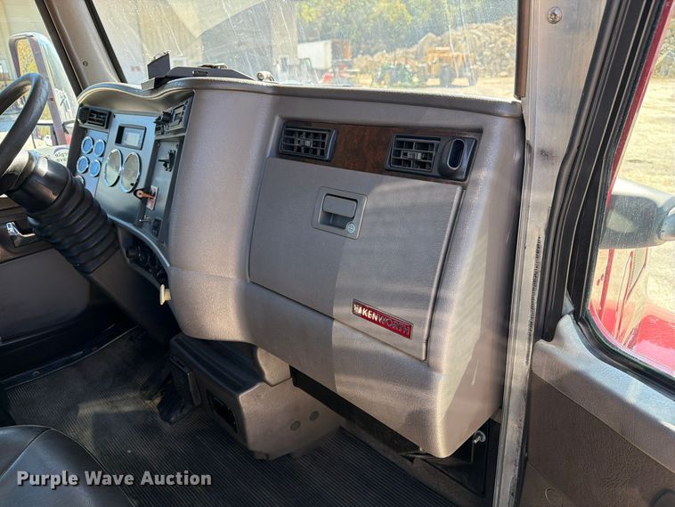image for item FM6581 2013 Kenworth T370 truck cab and chassis