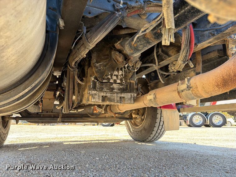 image for item FM6581 2013 Kenworth T370 truck cab and chassis