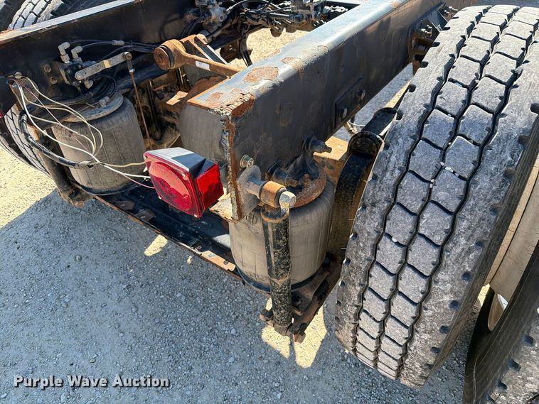 image for item FM6581 2013 Kenworth T370 truck cab and chassis