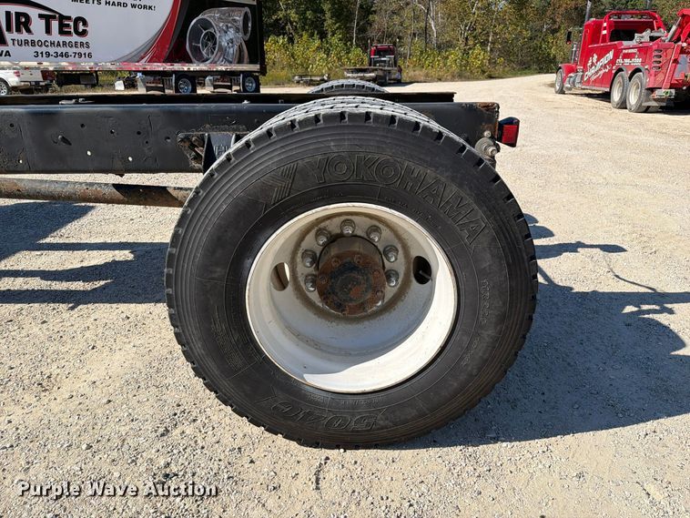 image for item FM6581 2013 Kenworth T370 truck cab and chassis